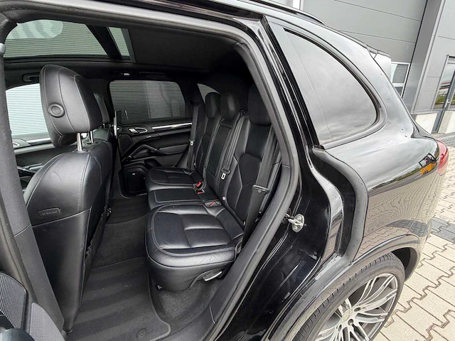 Porsche - cayenne - 4.2 v8 d s - personenauto - 2015 - afbeelding 9 van  30
