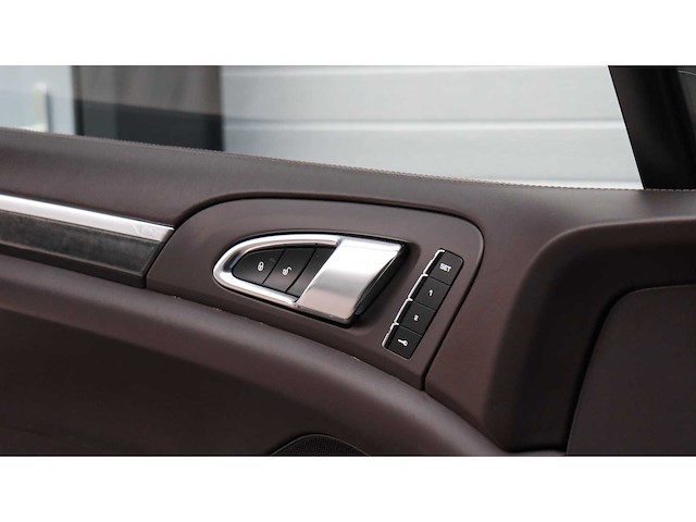 Porsche - cayenne - 4.8 turbo - 6-zkp-71 - 2015 - afbeelding 22 van  36