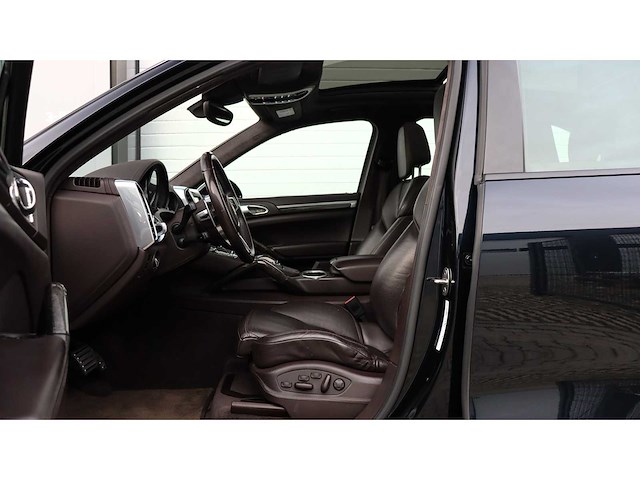 Porsche - cayenne - 4.8 turbo - 6-zkp-71 - 2015 - afbeelding 28 van  37