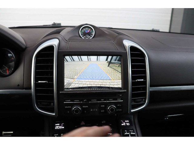 Porsche - cayenne - 4.8 turbo - 6-zkp-71 - 2015 - afbeelding 11 van  37