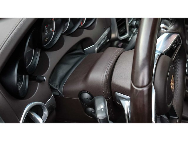 Porsche - cayenne - 4.8 turbo - 6-zkp-71 - 2015 - afbeelding 8 van  37