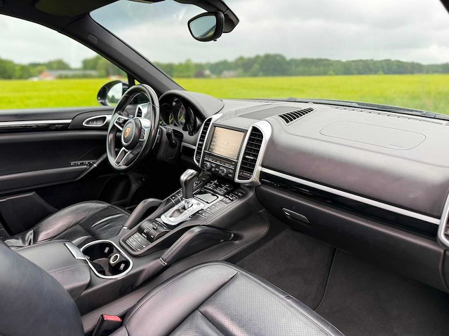 Porsche - cayenne s - 3.0 s e-hybrid - 2015 - tk-937-f - personenauto - afbeelding 2 van  16