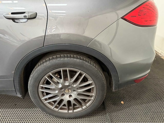Porsche - cayenne s - hybrid - personenauto - 2012 - afbeelding 20 van  31