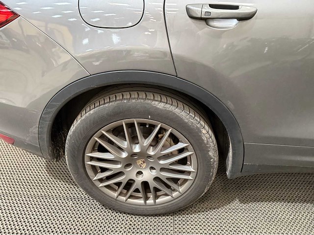 Porsche - cayenne s - hybrid - personenauto - 2012 - afbeelding 18 van  29