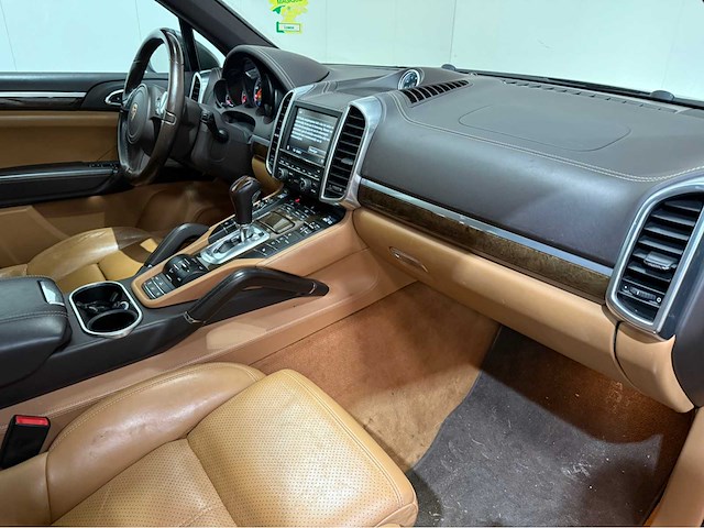 Porsche - cayenne s - hybrid - personenauto - 2012 - afbeelding 4 van  23