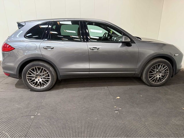 Porsche - cayenne s - hybrid - personenauto - 2012 - afbeelding 18 van  23