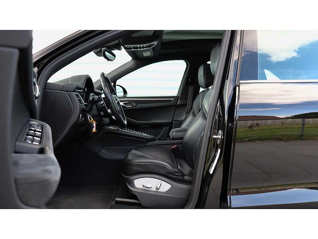Porsche - macan - 3.0 gts - 2018 - xr-078-j - afbeelding 3 van  29