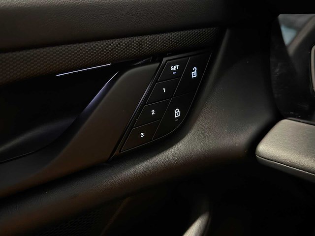Porsche - taycan cross turismo - 4 93 kwh - krs-86-k- 2023 iaw - afbeelding 4 van  23
