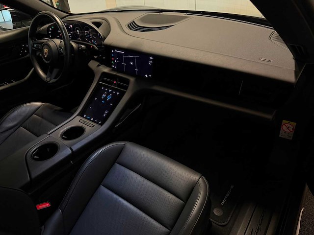 Porsche - taycan cross turismo - 4 93 kwh - krs-86-k- 2023 iaw - afbeelding 11 van  23