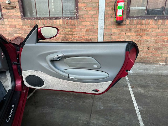 Porsche 911 996 carrera cabrio 4 3.6 320pk 2004 -youngtimer- - afbeelding 24 van  34