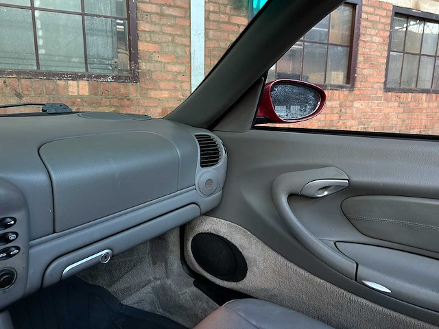 Porsche 911 996 carrera cabrio 4 3.6 320pk 2004 -youngtimer- - afbeelding 17 van  29