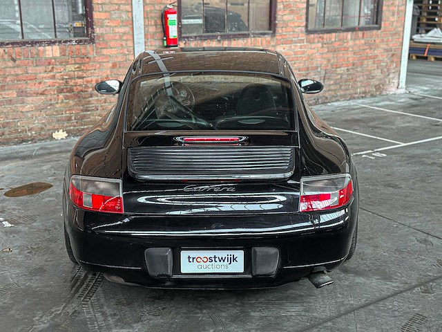 Porsche 911 996 carrera coupe 3.4 300pk 2001 -handgeschakeld- youngtimer - afbeelding 4 van  31