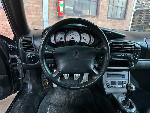 Porsche 911 996 carrera coupe 3.4 300pk 2001 -handgeschakeld- youngtimer - afbeelding 6 van  31