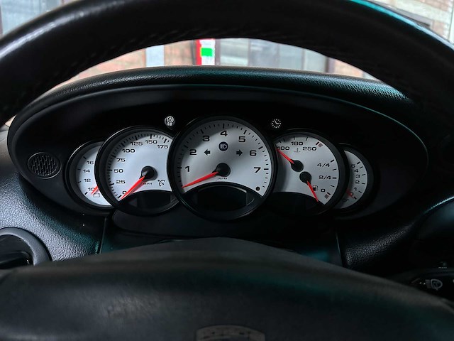 Porsche 911 996 carrera coupe 3.4 300pk 2001 -handgeschakeld- youngtimer - afbeelding 13 van  31