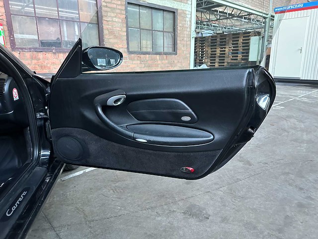 Porsche 911 996 carrera coupe 3.4 300pk 2001 -handgeschakeld- youngtimer - afbeelding 20 van  31