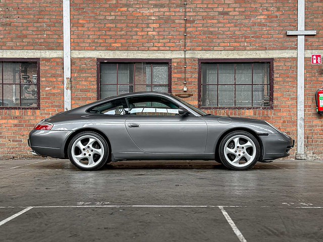 Porsche 911 996 carrera coupe 3.4 handgeschakeld 300pk 2000 -youngtimer- - afbeelding 9 van  36