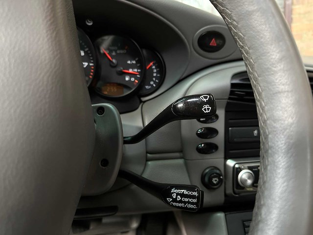 Porsche 911 996 carrera coupe 3.4 handgeschakeld 300pk 2000 -youngtimer- - afbeelding 17 van  36