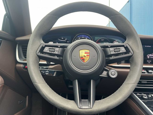 Porsche 911 cabrio 3.0 carrera s | forest green | 2020 | 00-35-25 - afbeelding 7 van  26