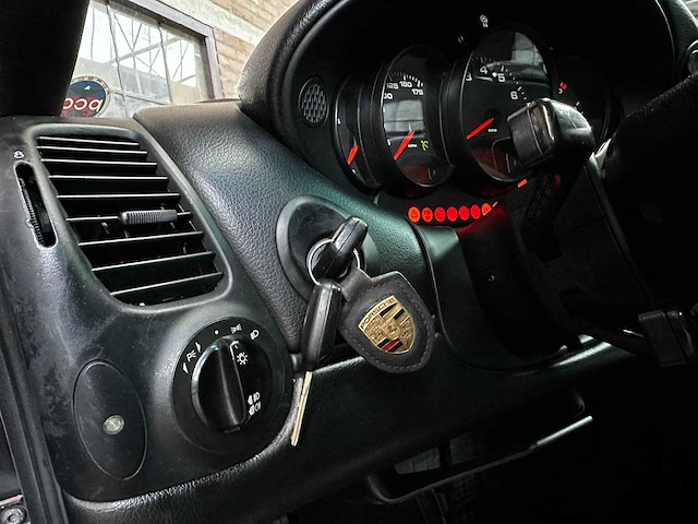 Porsche 911 cabriolet carrera 3.4 996 (hardtop) 300pk 2001 youngtimer - afbeelding 18 van  30