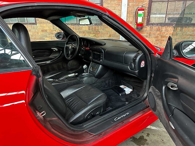 Porsche 911 cabriolet carrera 3.4 996 (hardtop) 300pk 2001 youngtimer - afbeelding 22 van  30