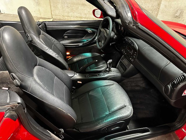 Porsche 911 cabriolet carrera 4 996 3.4 300pk 2000 youngtimer - afbeelding 29 van  38