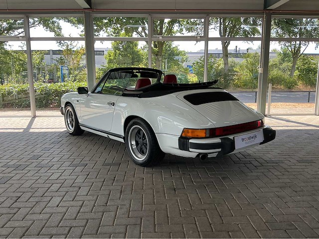 Porsche 911 carrera 3.2 cabriolet pure klasse uit 1985 handgeschakeld marge auto - afbeelding 30 van  34