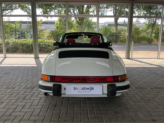 Porsche 911 carrera 3.2 cabriolet pure klasse uit 1985 handgeschakeld marge auto - afbeelding 32 van  34