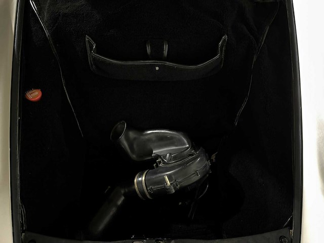 Porsche 911 carrera 4 3.6 -automaat- 250pk 1990 - afbeelding 38 van  46