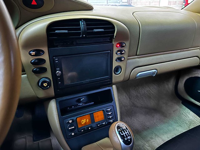 Porsche 911 carrera 4 cabriolet 3.6 996 320pk 2002 youngtimer handgeschakeld - afbeelding 30 van  36