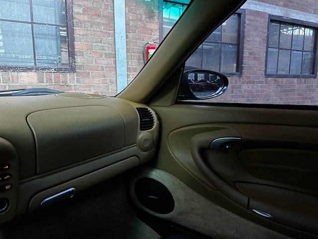 Porsche 911 carrera 4 cabriolet 3.6 996 320pk 2002 youngtimer handgeschakeld - afbeelding 13 van  36