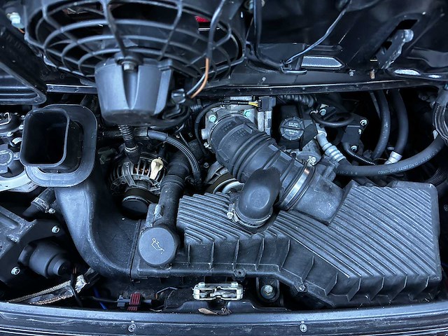 Porsche 911 carrera 4 cabriolet 3.6 996 320pk 2002 youngtimer handgeschakeld - afbeelding 18 van  36