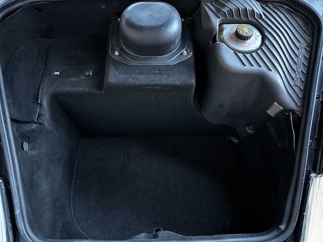 Porsche 911 carrera 4 cabriolet 3.6 996 320pk 2002 youngtimer handgeschakeld - afbeelding 33 van  36