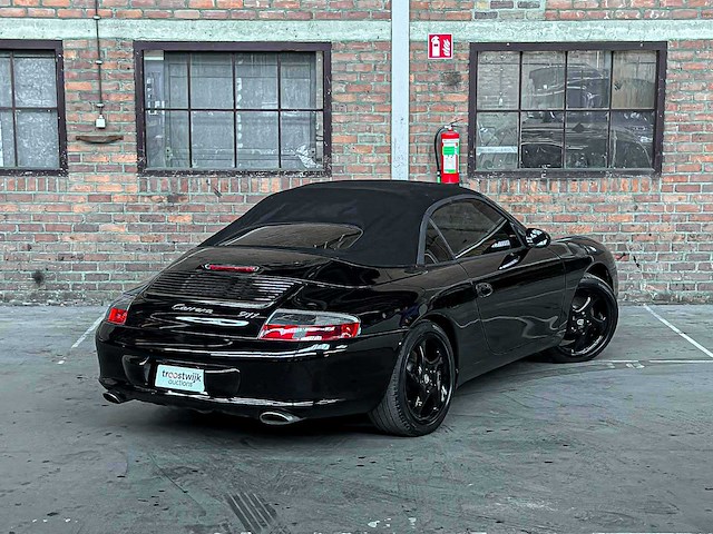 Porsche 911 carrera 4 cabriolet 3.6 996 320pk 2002 youngtimer handgeschakeld - afbeelding 2 van  35