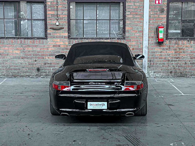 Porsche 911 carrera 4 cabriolet 3.6 996 320pk 2002 youngtimer handgeschakeld - afbeelding 4 van  35