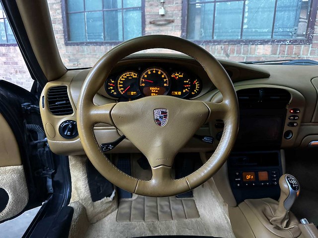 Porsche 911 carrera 4 cabriolet 3.6 996 320pk 2002 youngtimer handgeschakeld - afbeelding 10 van  35