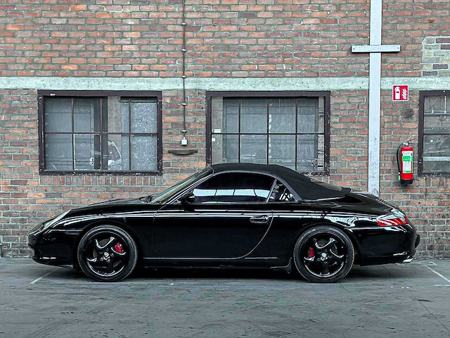 Porsche 911 carrera 4 cabriolet 3.6 996 320pk 2002 youngtimer handgeschakeld - afbeelding 8 van  36