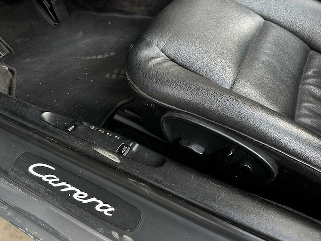 Porsche 911 carrera cabriolet 3.4 996 300pk 2001 youngtimer - afbeelding 17 van  31