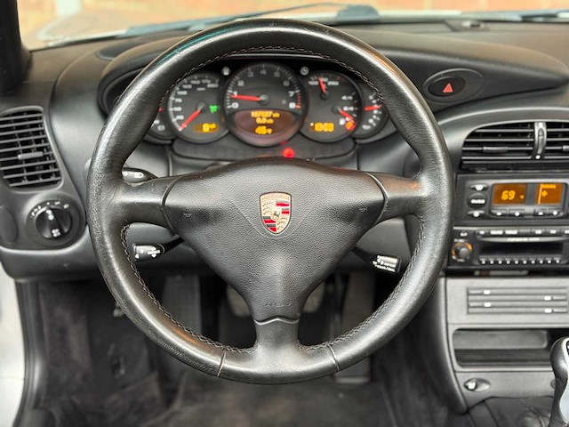 Porsche 911 carrera cabriolet 3.6 996 320pk 2003 youngtimer -handgeschakeld- - afbeelding 22 van  41