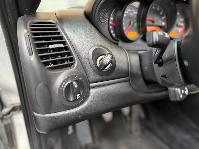 Porsche 911 carrera cabriolet 3.6 996 320pk 2003 youngtimer -handgeschakeld- - afbeelding 24 van  41