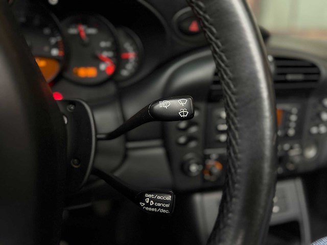 Porsche 911 carrera cabriolet 3.6 996 320pk 2003 youngtimer -handgeschakeld- - afbeelding 27 van  41