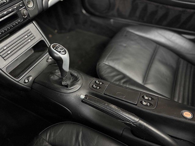 Porsche 911 carrera cabriolet 3.6 996 320pk 2003 youngtimer -handgeschakeld- - afbeelding 29 van  41