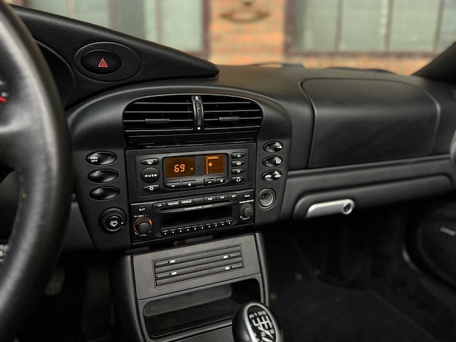 Porsche 911 carrera cabriolet 3.6 996 320pk 2003 youngtimer -handgeschakeld- - afbeelding 30 van  41