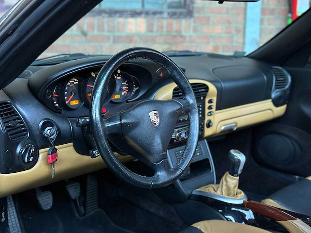 Porsche 911 carrera cabriolet 3.6 996 320pk 2004 handgeschakeld -youngtimer- - afbeelding 16 van  42