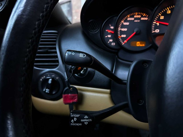 Porsche 911 carrera cabriolet 3.6 996 320pk 2004 handgeschakeld -youngtimer- - afbeelding 21 van  42