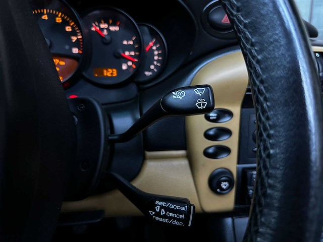 Porsche 911 carrera cabriolet 3.6 996 320pk 2004 handgeschakeld -youngtimer- - afbeelding 22 van  42