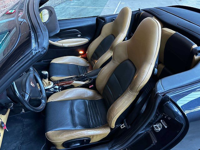 Porsche 911 carrera cabriolet 3.6 996 320pk 2004 handgeschakeld -youngtimer- - afbeelding 30 van  42