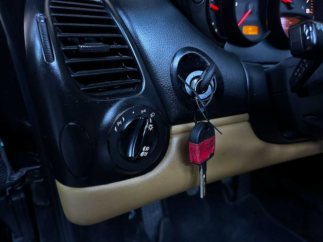 Porsche 911 carrera cabriolet 3.6 996 320pk 2004 handgeschakeld -youngtimer- - afbeelding 18 van  42