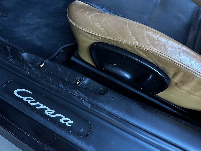 Porsche 911 carrera cabriolet 3.6 996 320pk 2004 handgeschakeld -youngtimer- - afbeelding 19 van  42