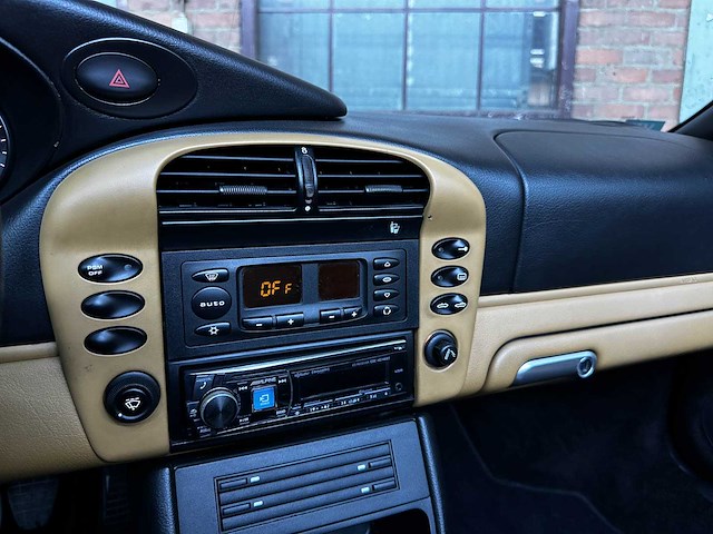 Porsche 911 carrera cabriolet 3.6 996 320pk 2004 handgeschakeld -youngtimer- - afbeelding 24 van  42