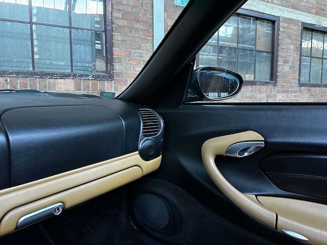 Porsche 911 carrera cabriolet 3.6 996 320pk 2004 handgeschakeld -youngtimer- - afbeelding 26 van  41